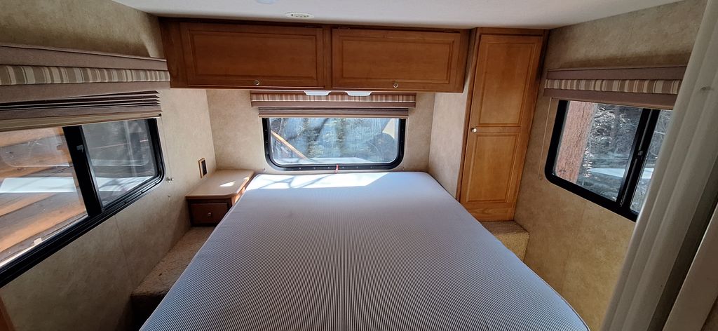 2008 Winnebago Access 31C - National Vehicle