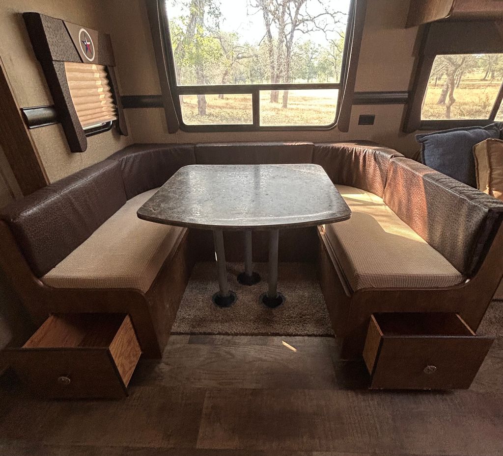 2017 Crossroads Longhorn 32SB - National Vehicle