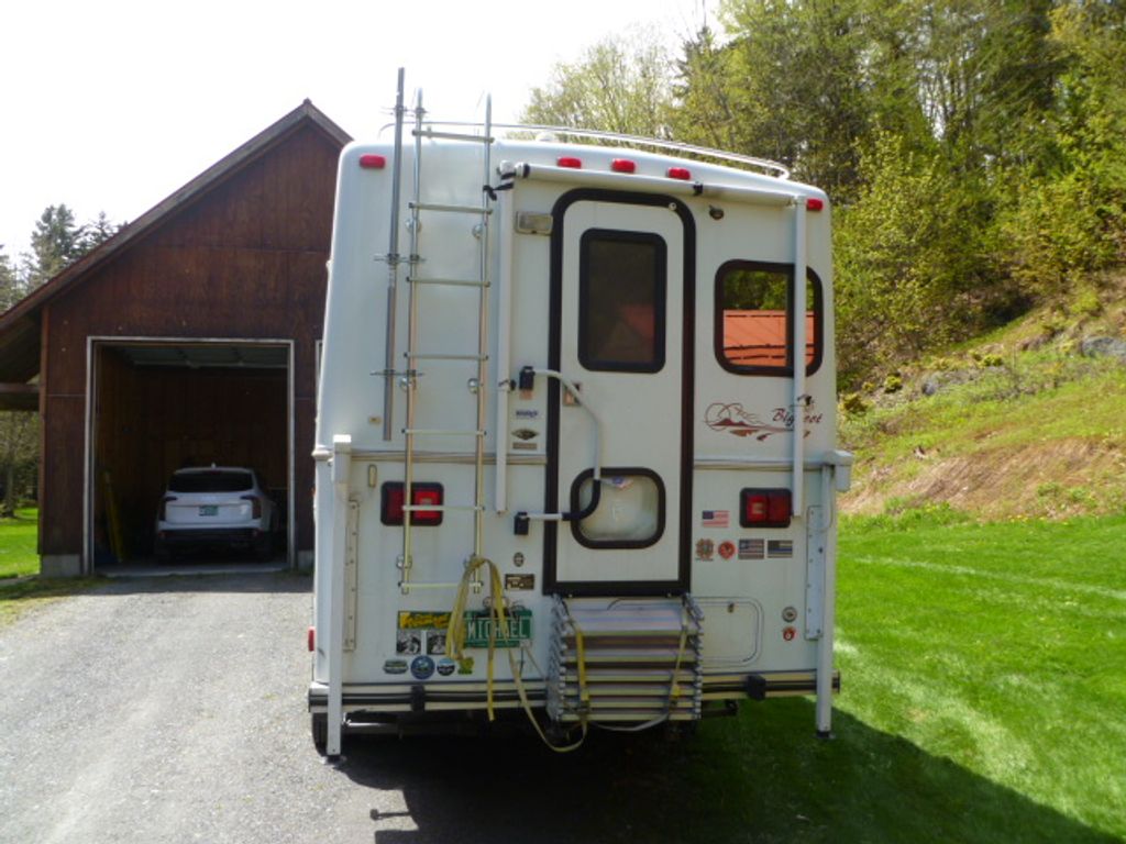 2003 Bigfoot 2500 Series 25-C-10.6-E - National Vehicle
