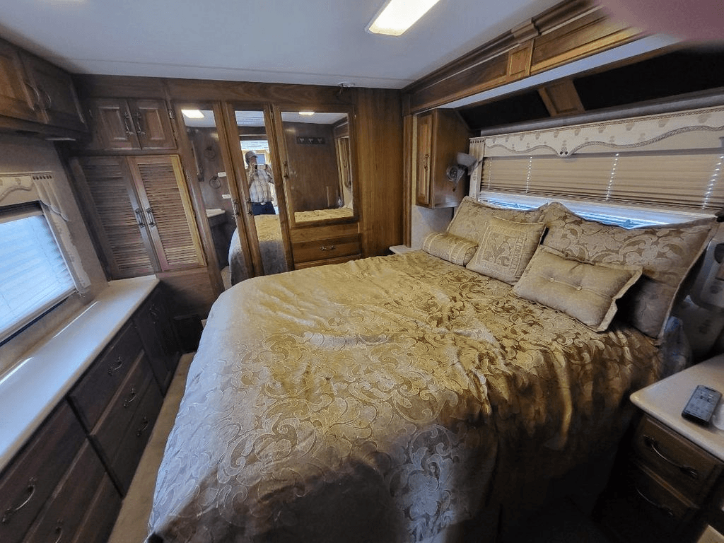2004 Fleetwood American Tradition 40J - National Vehicle