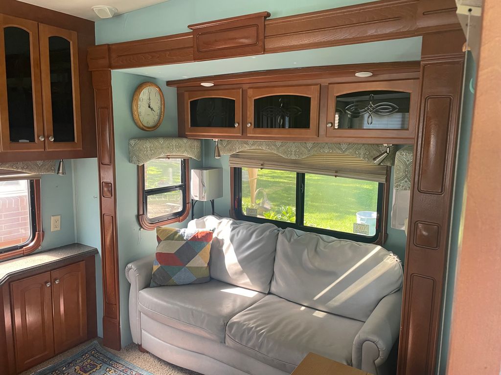 2010 Heartland Landmark Oakmont - National Vehicle