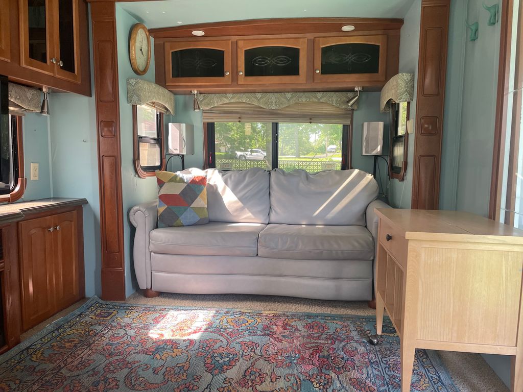 2010 Heartland Landmark Oakmont - National Vehicle