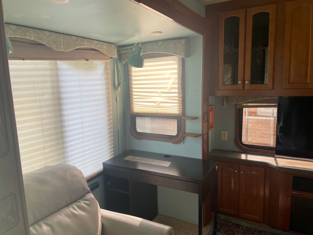 2010 Heartland Landmark Oakmont - National Vehicle