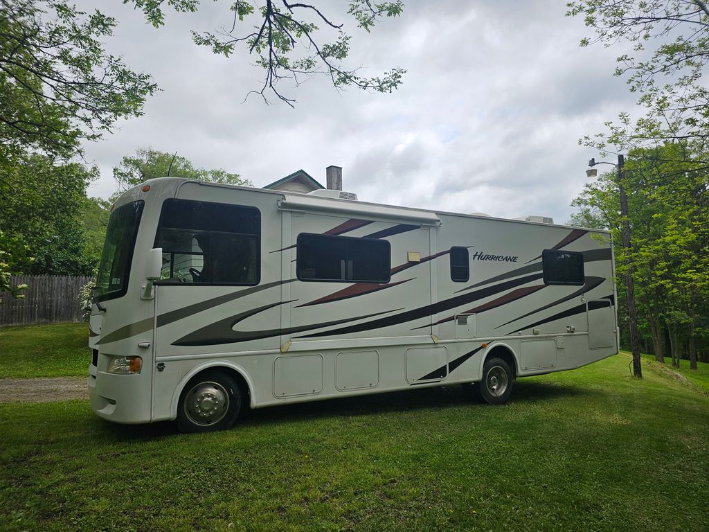 フル 2011 Four Winds Hurricane 31D - National Vehicle