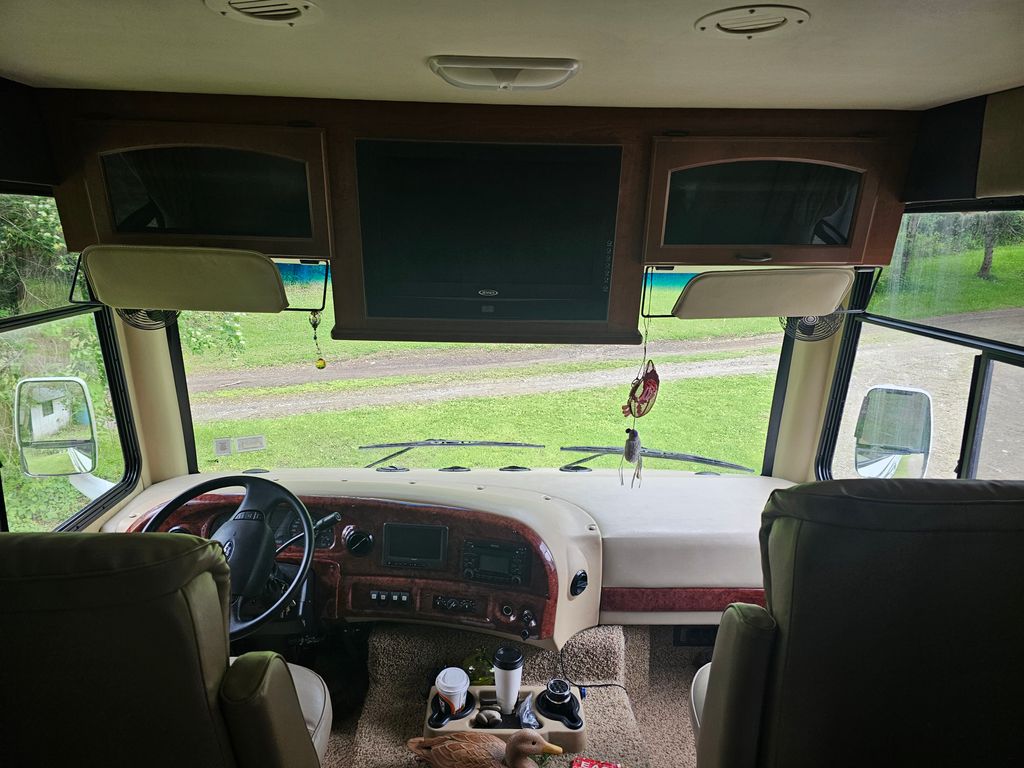 2011 Four Winds Hurricane 31D - National Vehicle
