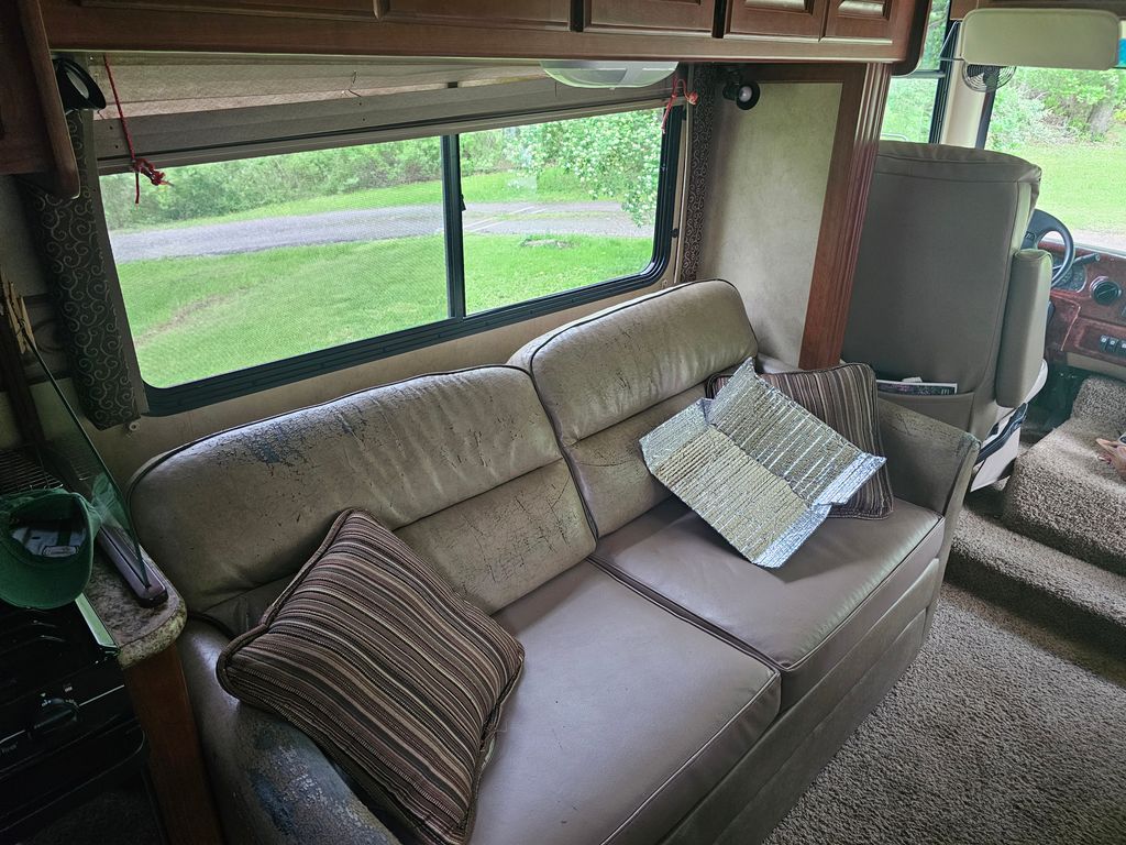 2011 Four Winds Hurricane 31D - National Vehicle
