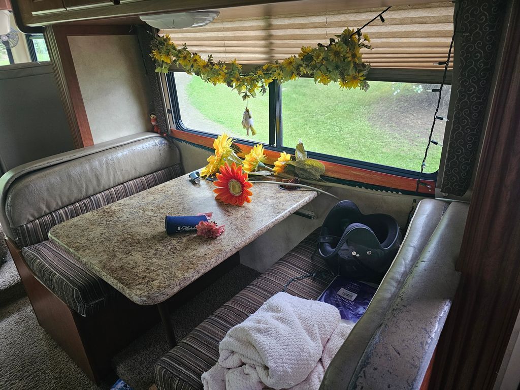 2011 Four Winds Hurricane 31D - National Vehicle