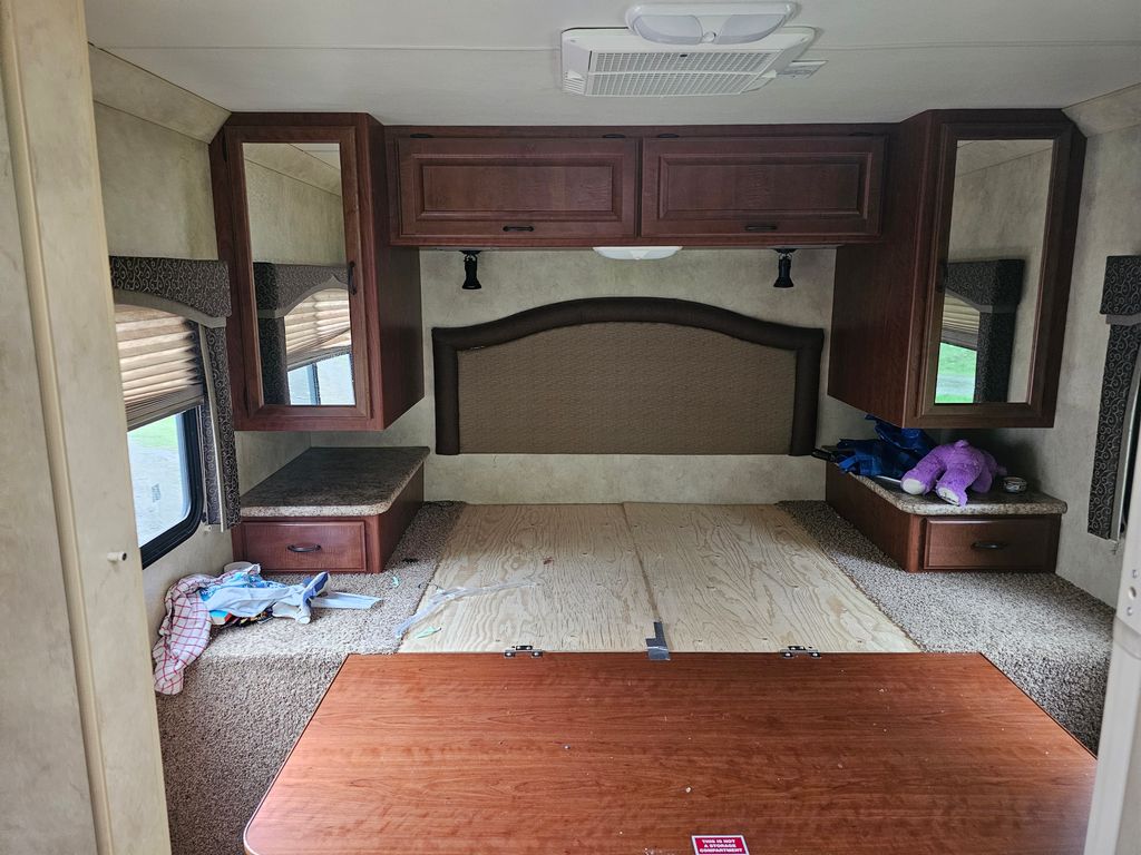 2011 Four Winds Hurricane 31D - National Vehicle
