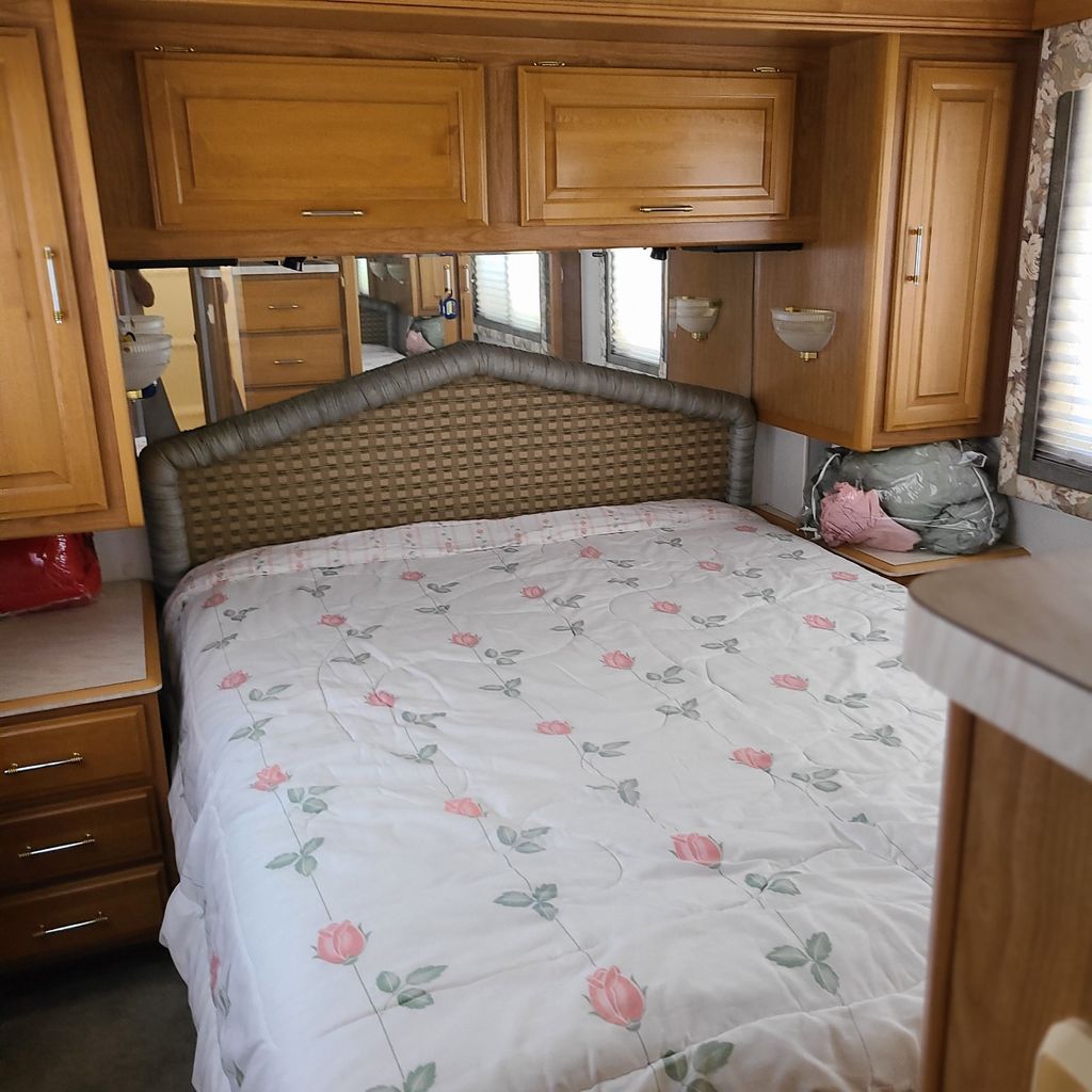 1998 Fleetwood Discovery 36T - National Vehicle