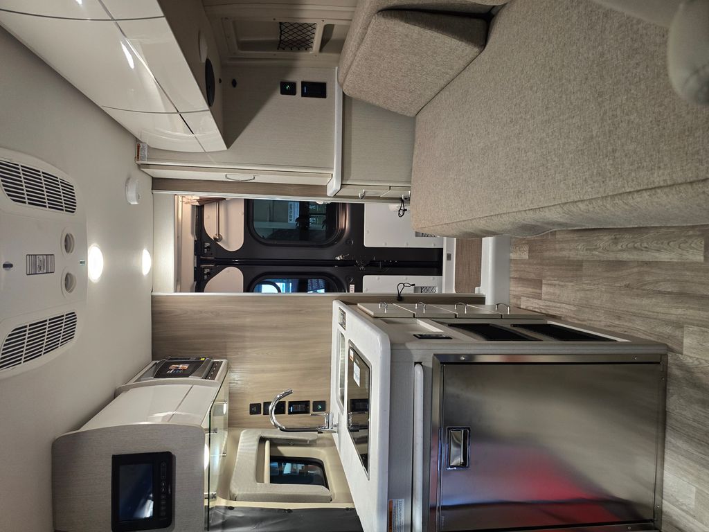 エース 2024 Thor Motor Coach Tellaro 20L - National Vehicle