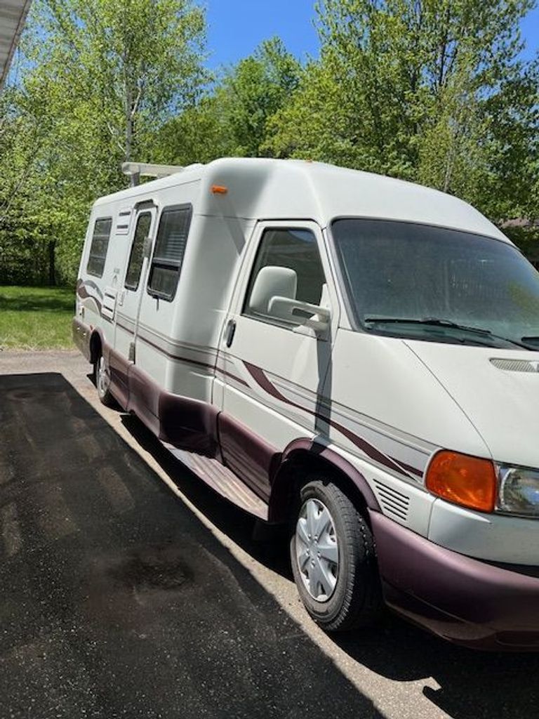 2001 Winnebago Rialta 22HD - National Vehicle