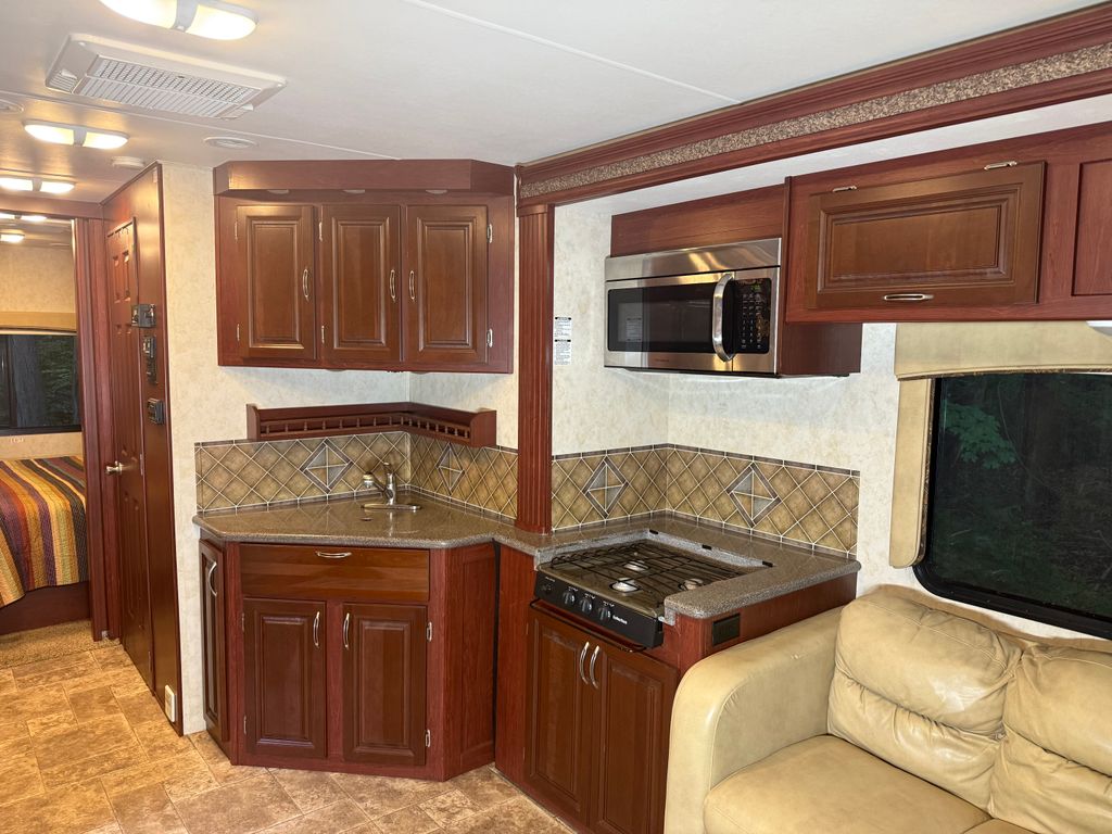 2014 NeXus Ghost 34G - National Vehicle