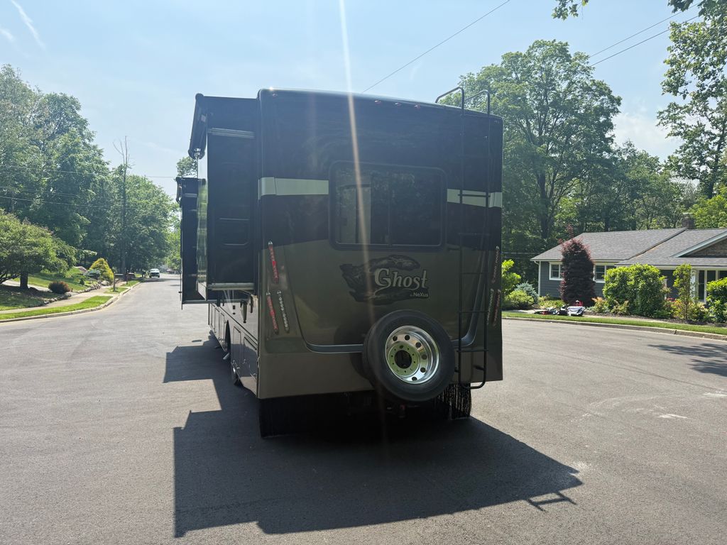 2014 NeXus Ghost 34G - National Vehicle