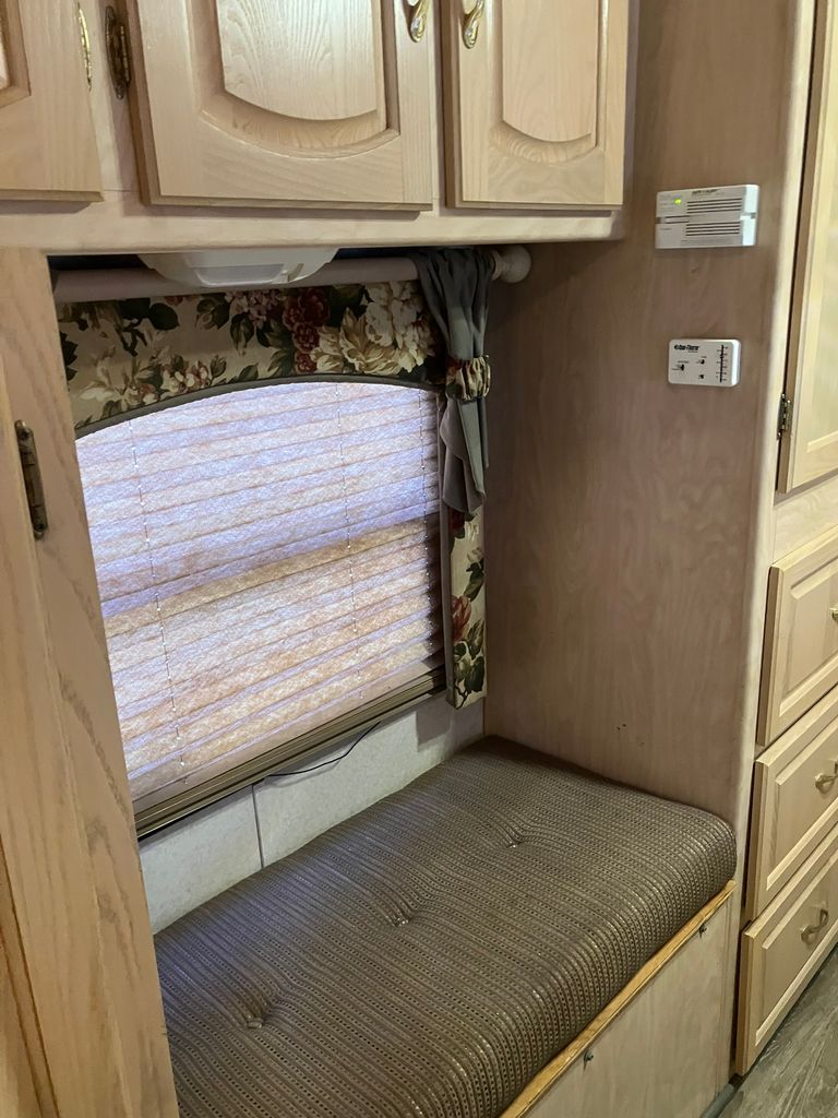 2000 Coachmen Santara 3600MBS - National Vehicle
