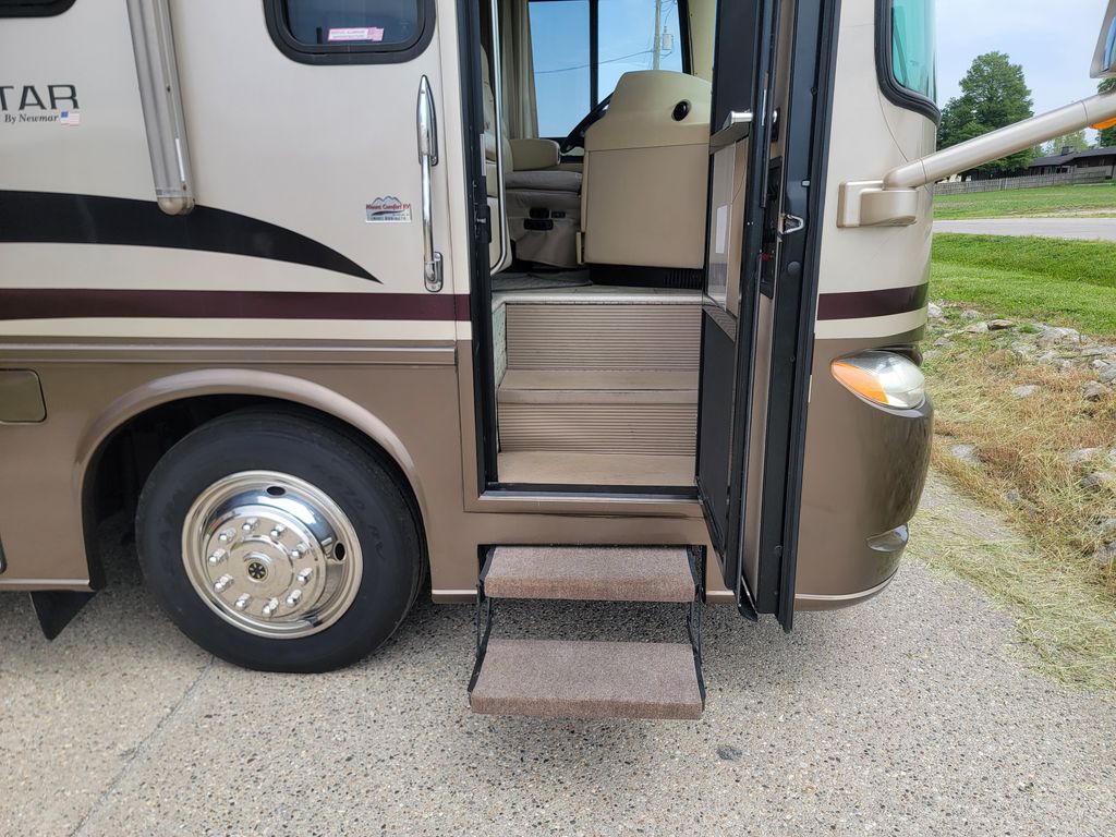 2005 Newmar Kountry Star 3721 - National Vehicle