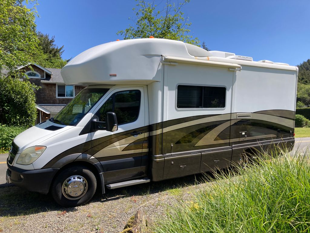 2008 Itasca Navion 24J - National Vehicle