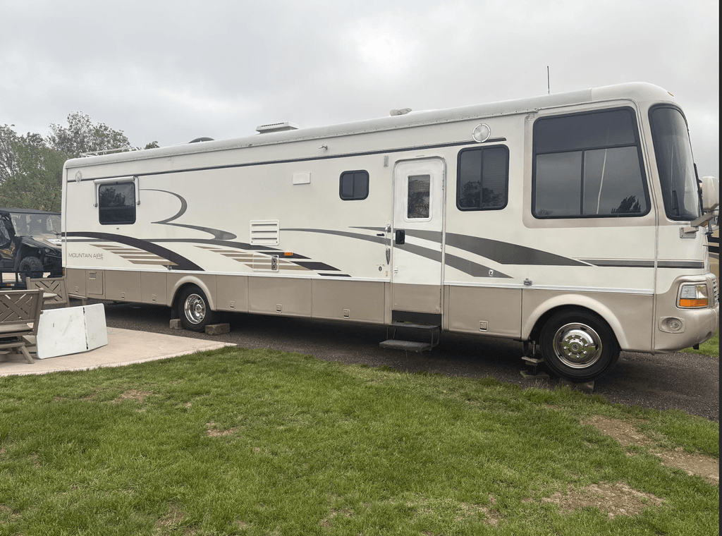 は一 1999 Newmar Mountain Aire 3762 - National Vehicle