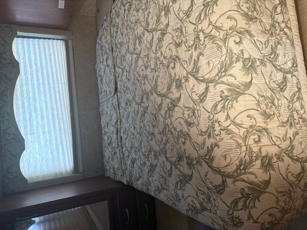 2006 Four Winds Chateau Sport 29R - National Vehicle