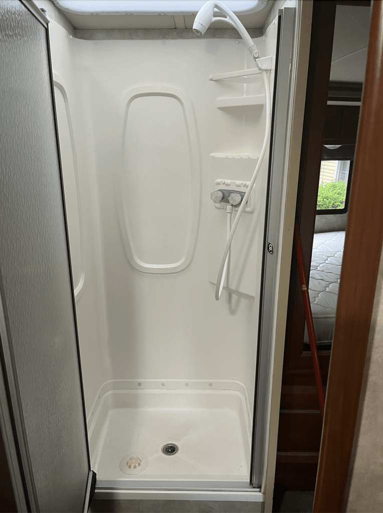 2013 Winnebago Vista 30T - National Vehicle