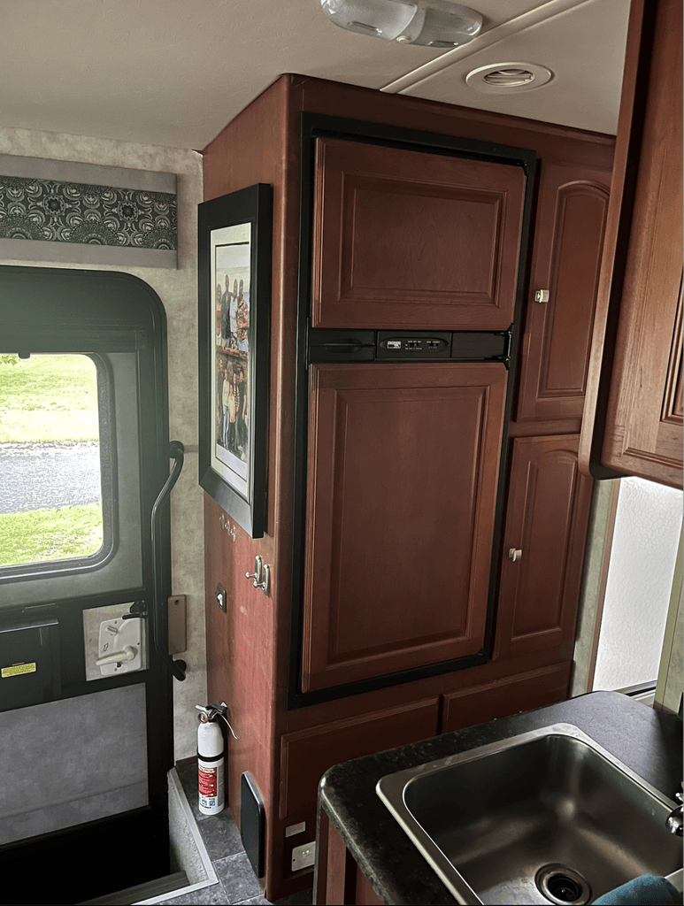 2013 Winnebago Vista 30T - National Vehicle