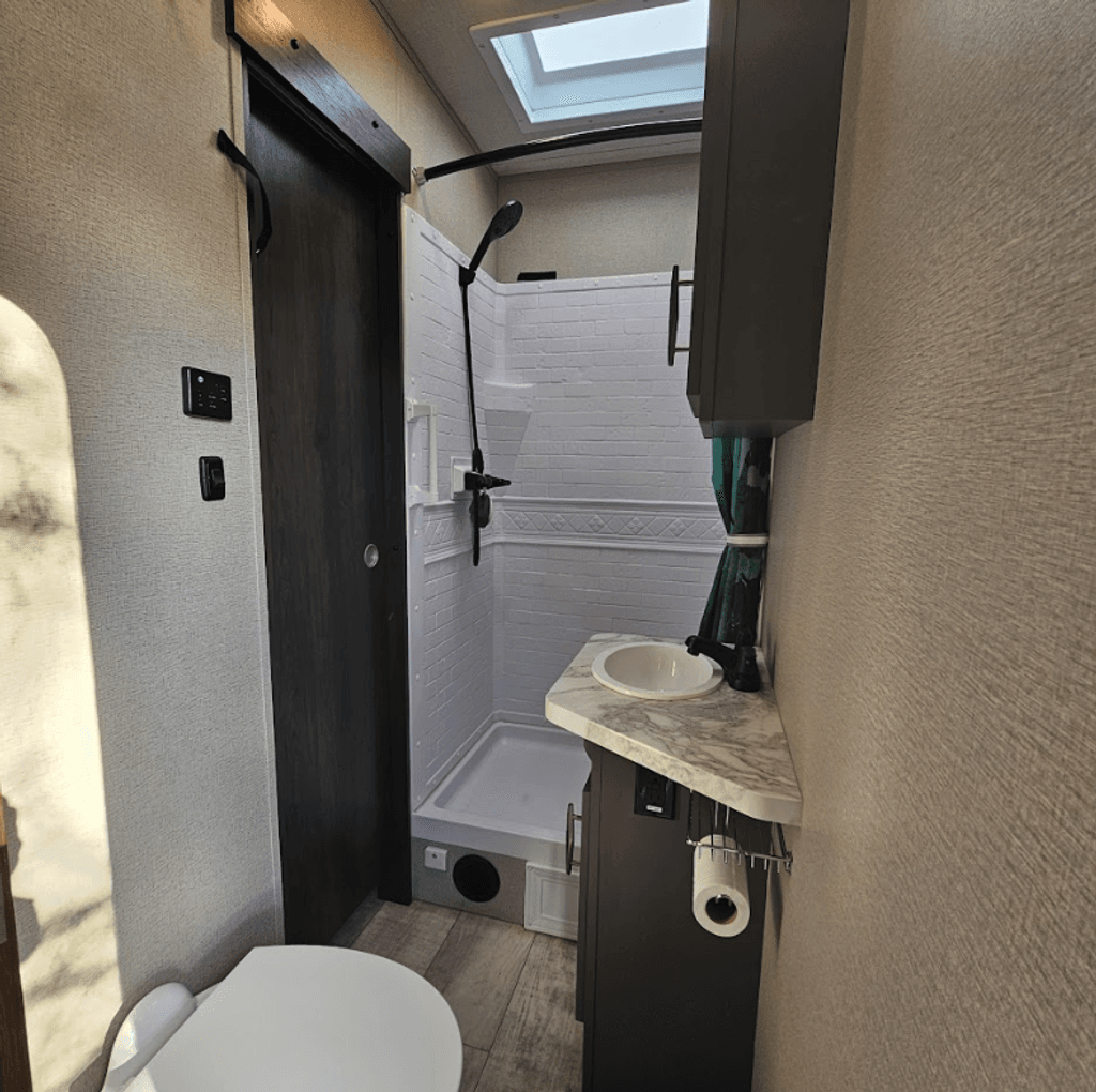 2021 Grand Design Momentum G-Class 21G - National Vehicle