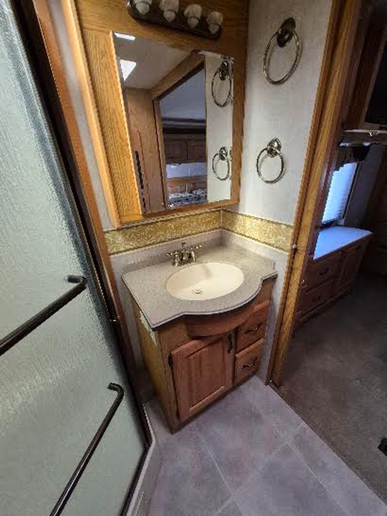 2005 Monaco Knight 38PST - National Vehicle