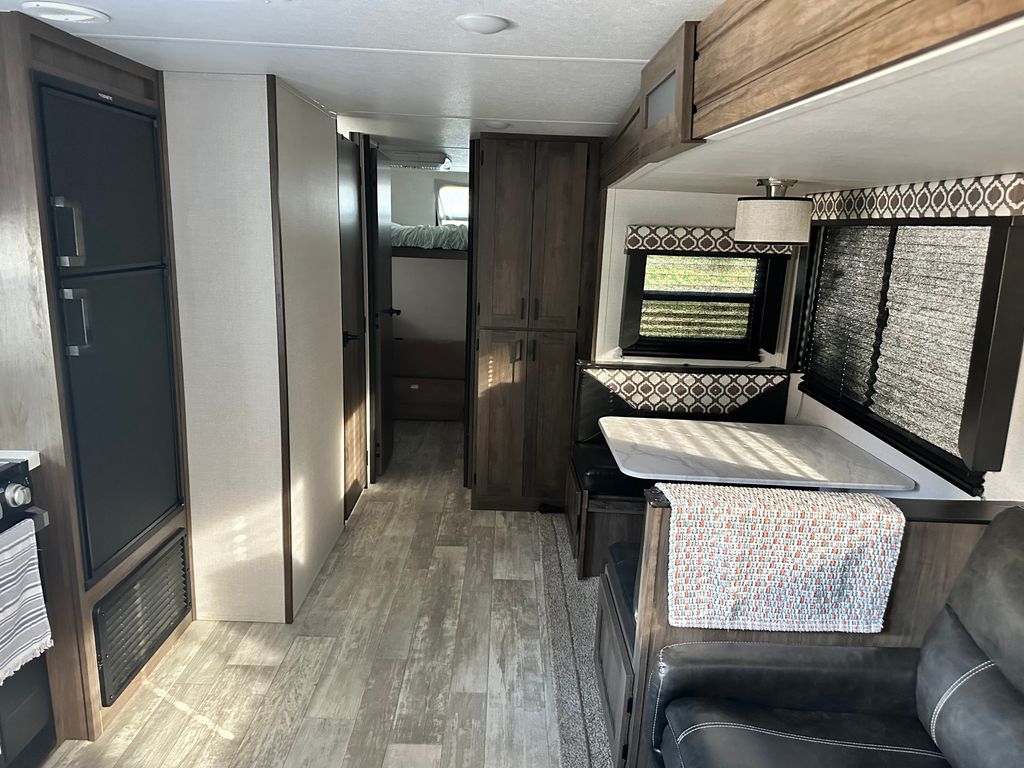2021 Prime Time Tracer 29QBD - National Vehicle
