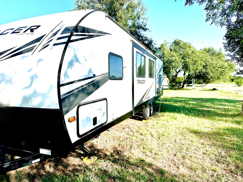 2021 Prime Time Tracer 29QBD - National Vehicle
