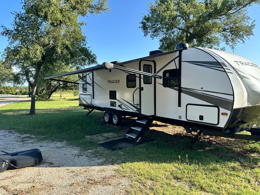 2021 Prime Time Tracer 29QBD - National Vehicle