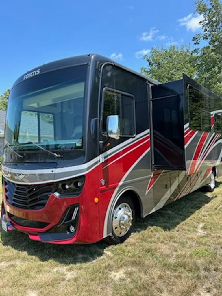 専用④ 2023 Fleetwood Fortis 34MB - National Vehicle