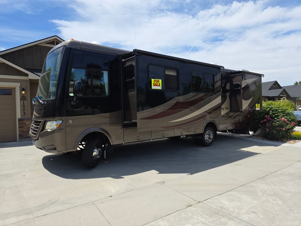 2013 Newmar Bay Star 3209 - National Vehicle