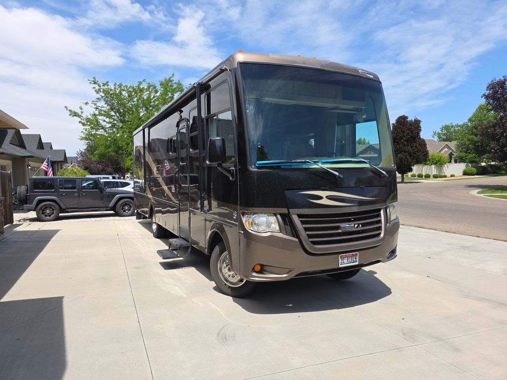 2013 Newmar Bay Star 3209 - National Vehicle