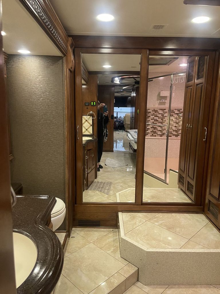 2012 Monaco Dynasty Palace - National Vehicle