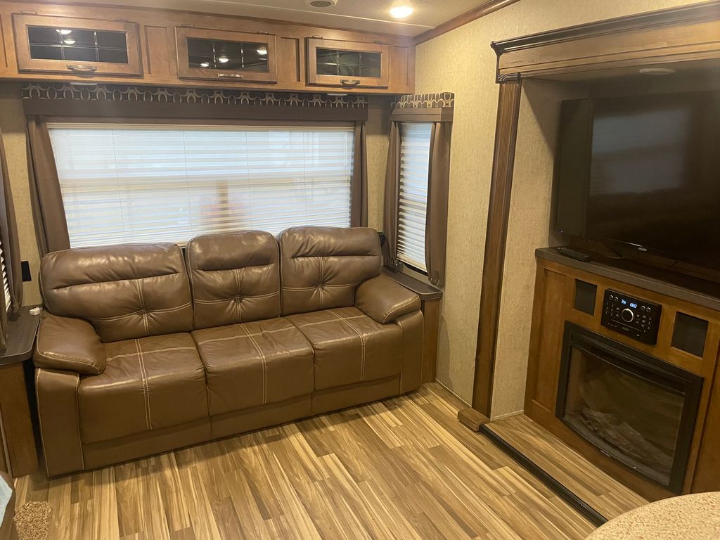   ヴィンテージ 2017 Forest River Sabre 330CK - National Vehicle