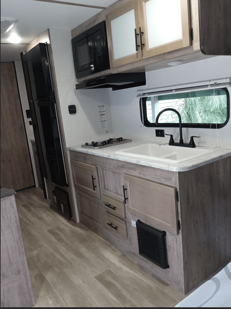 2025 Gulf Stream Enlighten 25BH - National Vehicle