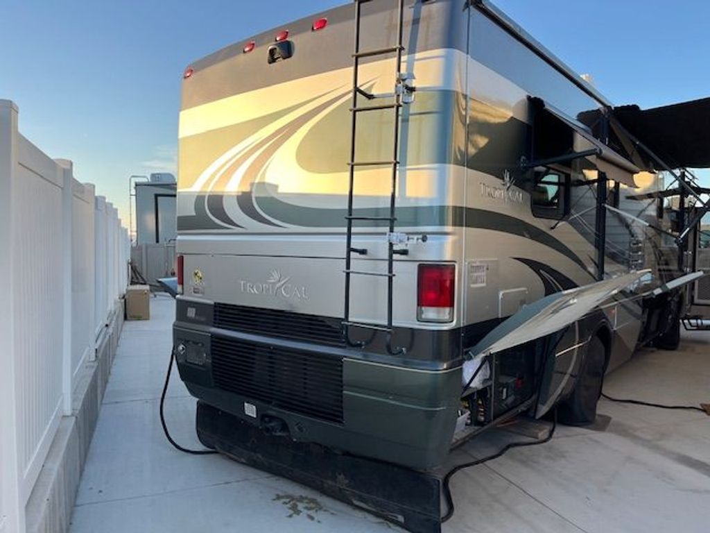2005 National RV Tropical 351 - National Vehicle