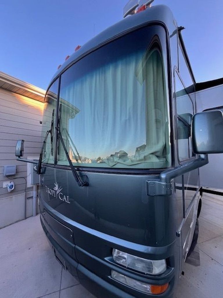 2005 National RV Tropical 351 - National Vehicle