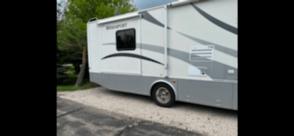 2004 Four Winds Windsport 35F - National Vehicle