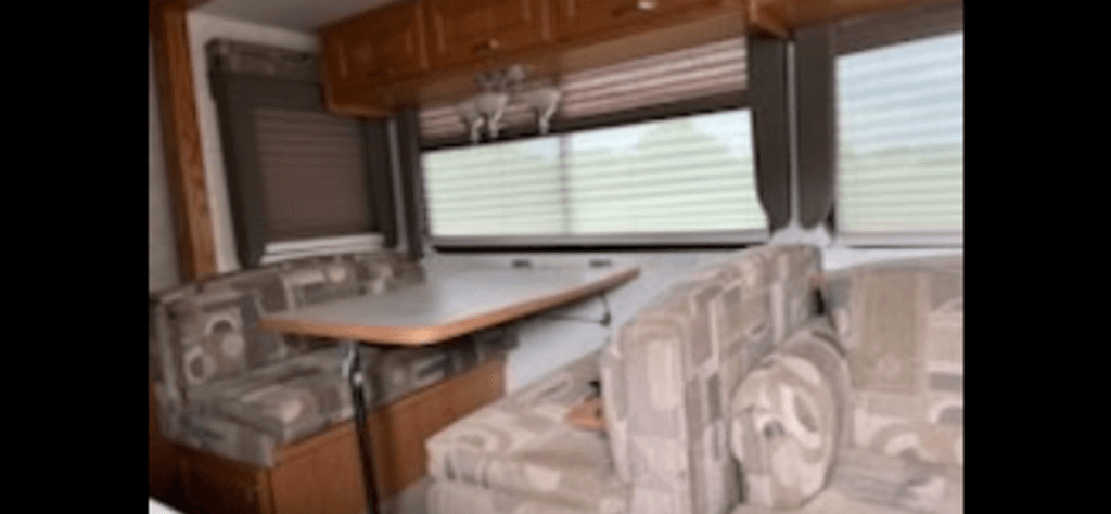 2004 Four Winds Windsport 35F - National Vehicle