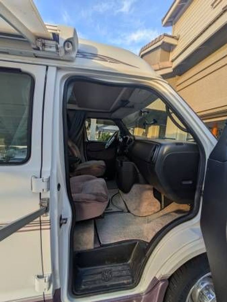 2002 Roadtrek Popular 170 - National Vehicle