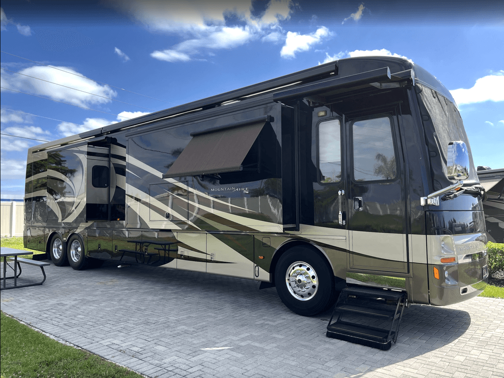 2014 Newmar Mountain Aire 4369 - National Vehicle