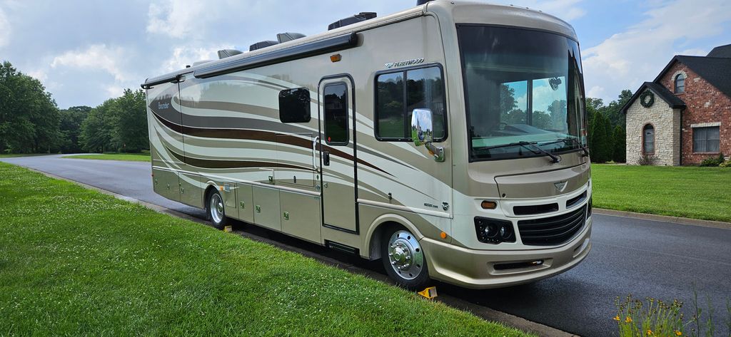 L 2017 Fleetwood Bounder 33C - National Vehicle