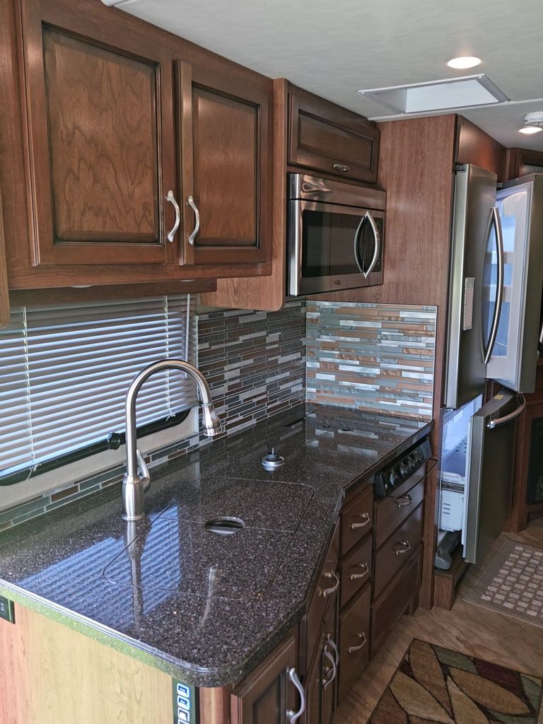 L 2017 Fleetwood Bounder 33C - National Vehicle