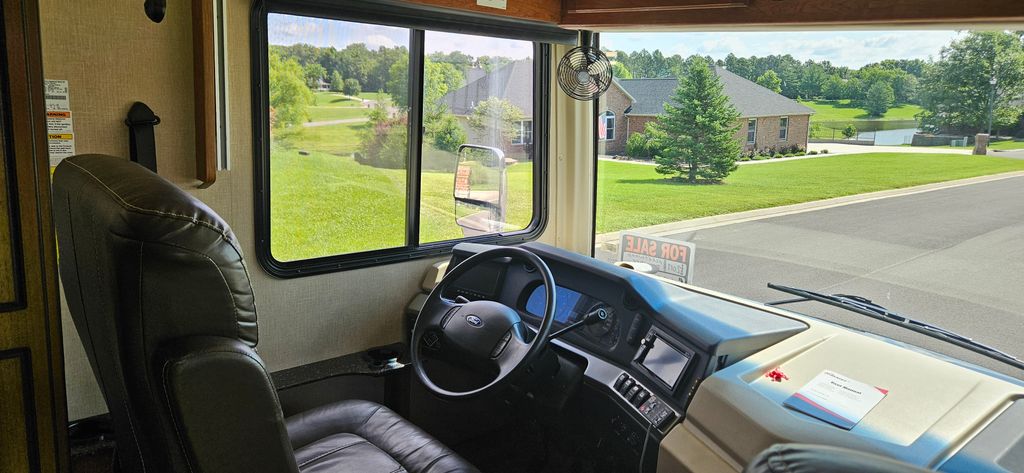L 2017 Fleetwood Bounder 33C - National Vehicle