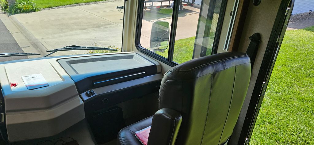 2017 Fleetwood Bounder 33C - National Vehicle