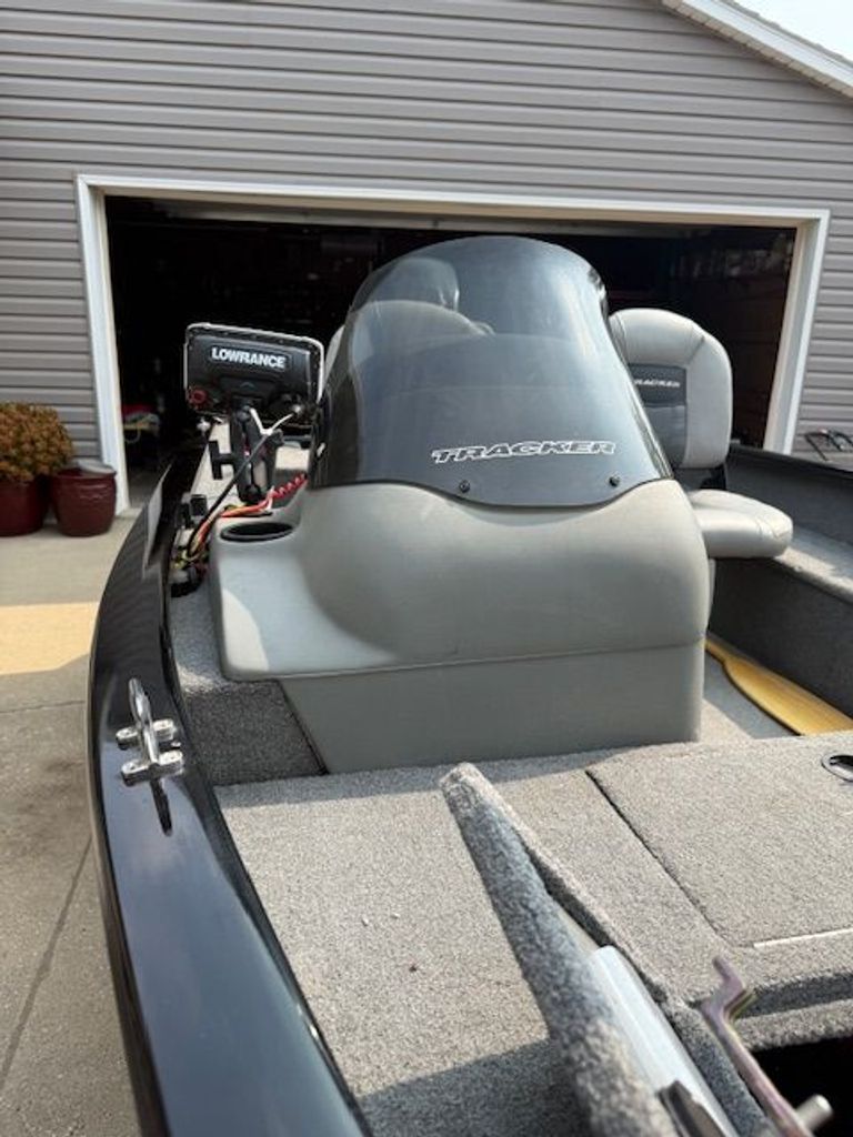 2017 Tracker Super Guide V-16 SC - National Vehicle
