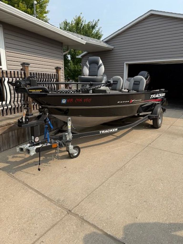 2017 Tracker Super Guide V-16 SC - National Vehicle