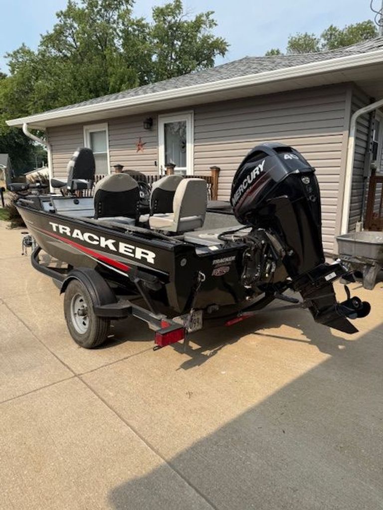2017 Tracker Super Guide V-16 SC - National Vehicle