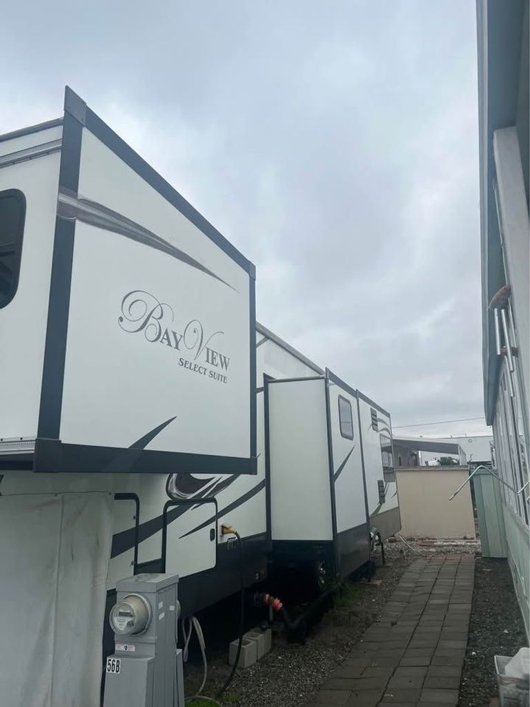 イメージ画像 2017 Evergreen Bay View 374REBH - National Vehicle