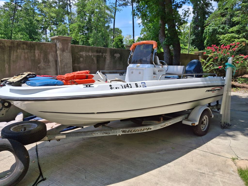 2004 Triumph Boats 190 Bay CC - National Vehicle